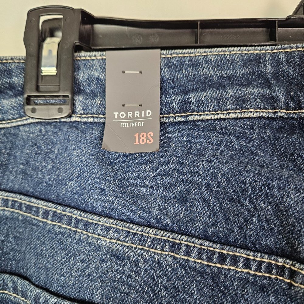 NWT TORRID Destructed Knee Distressed Button Fly Raw Hem Jean 18S 14589345 - Picture 6 of 13